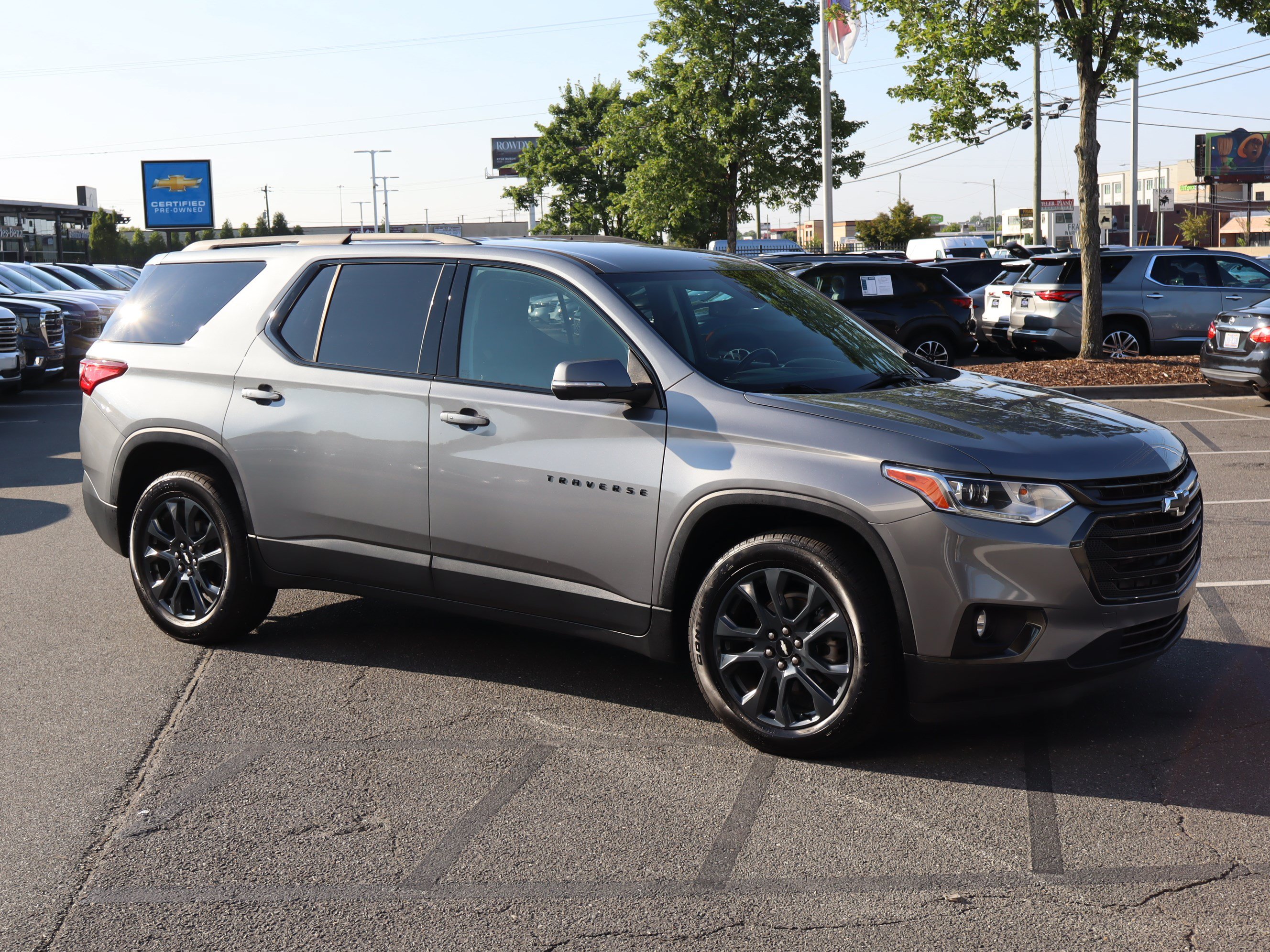 Used 2021 Chevrolet Traverse RS FWD image 2