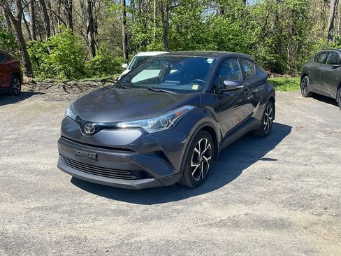 Used 2018 Toyota C-HR XLE FWD image 1