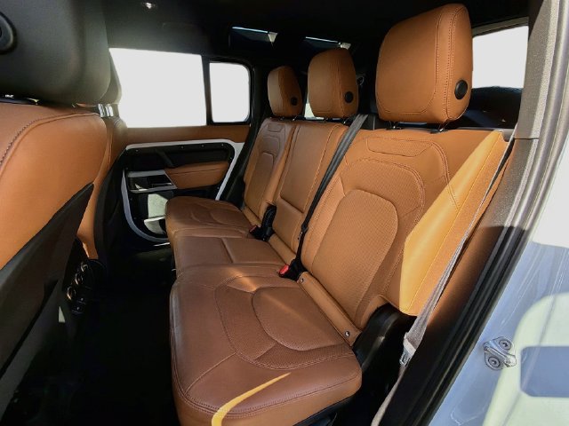 Used 2023 Land Rover Defender 110 SE AWD/4WD image 12