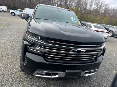 Used 2019 Chevrolet Silverado 1500 High Country w/ Technology Package image 2