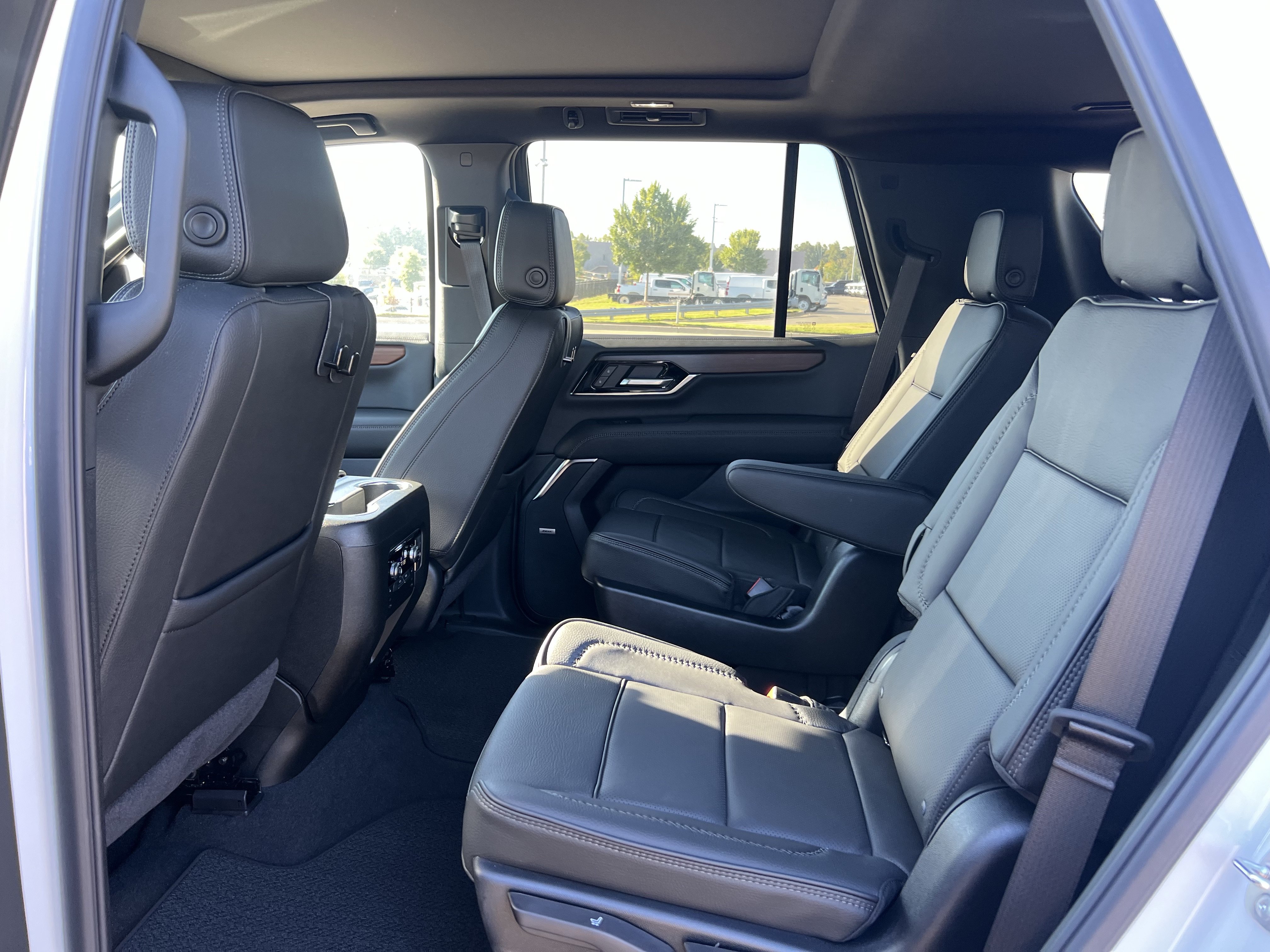 Used 2026 GMC Yukon Denali w/ Sun & Power Step Package AWD/4WD image 29