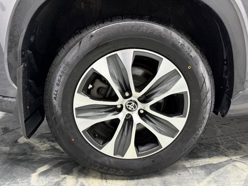 Used 2022 Toyota Highlander XLE image 30