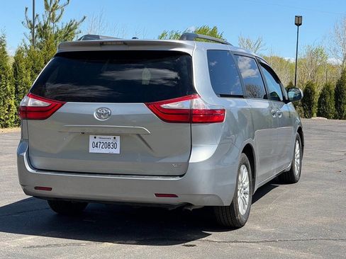Used 2015 Toyota Sienna XLE FWD image 3