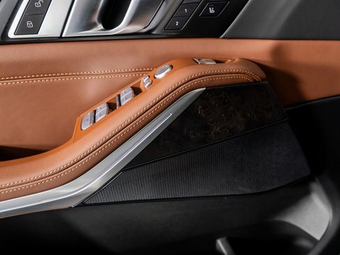 Used 2025 BMW X7 xDrive40i w/ M Sport Package image 44