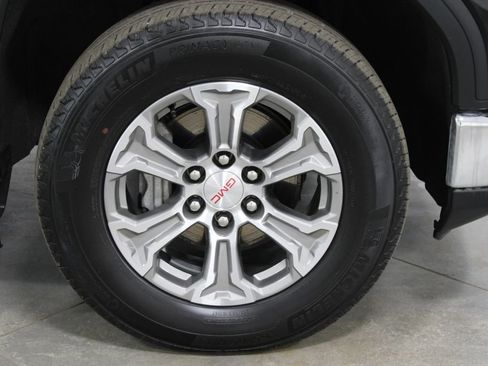 Used 2025 GMC Sierra 1500 SLT image 12
