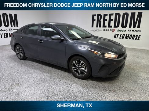 Used 2023 Kia Forte LXS w/ LXS Technology Package FWD image 3