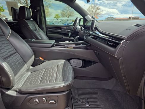 Used 2023 Cadillac Escalade ESV V image 25