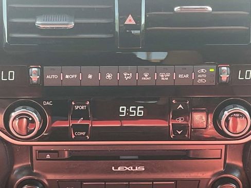 Used 2023 Lexus GX 460 Luxury w/ Accessory Package AWD/4WD image 18