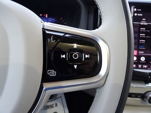 Used 2025 Volvo XC60 B5 Plus w/ Protection Package Premier image 19