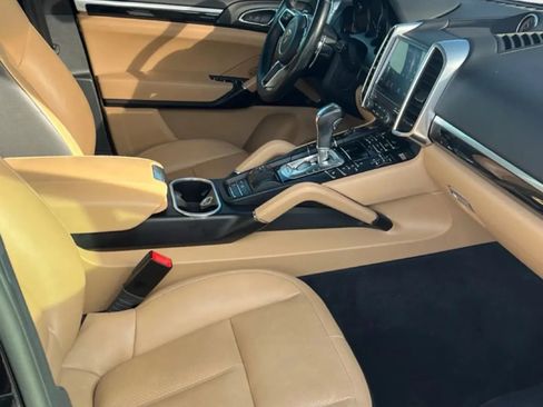 Used 2018 Porsche Cayenne Sport Utility 4D image 12