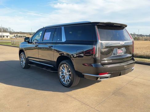 Used 2023 Cadillac Escalade ESV Premium Luxury image 6