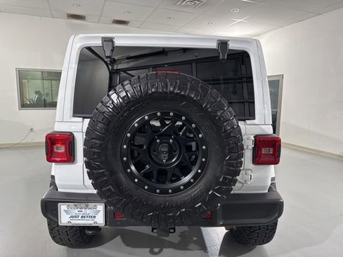 Used 2018 Jeep Wrangler Unlimited Sahara image 8