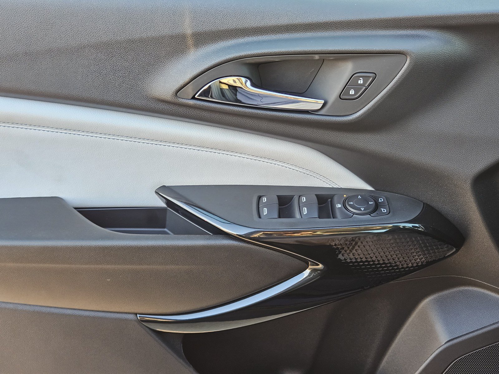 New 2026 Chevrolet Trax LT w/ Driver Confidence Package FWD image 16