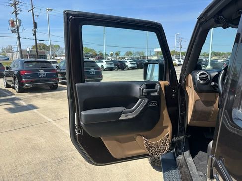 Used 2013 Jeep Wrangler Unlimited Sahara w/ Connectivity Group image 11