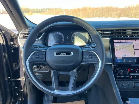 Used 2024 Jeep Grand Cherokee Limited w/ Luxury Tech Group II image 31