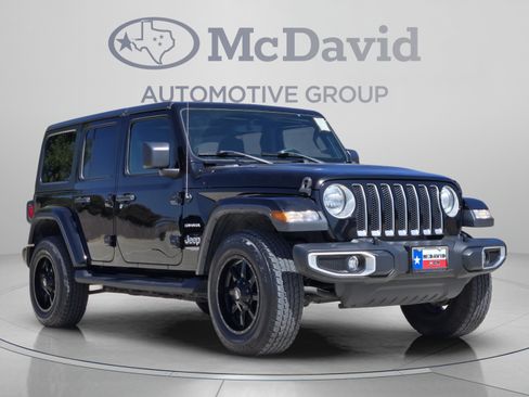 Used 2018 Jeep Wrangler Unlimited Sahara AWD/4WD image 7