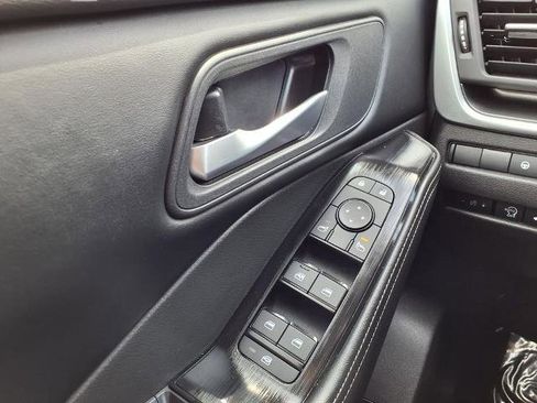 Certified 2025 Nissan Rogue SV AWD/4WD image 17