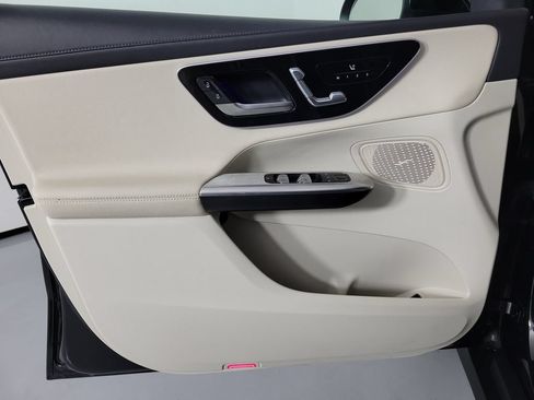 Used 2024 Mercedes-Benz GLC 300 4MATIC image 18