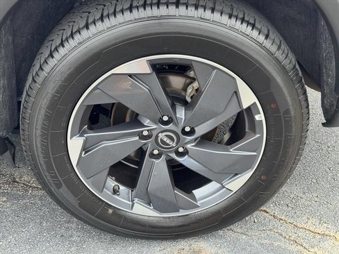 Used 2025 Nissan Rogue SV FWD image 13