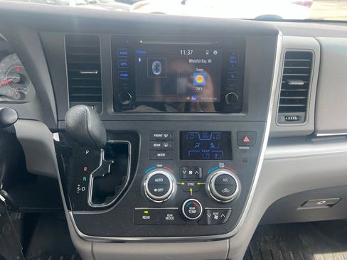 Used 2016 Toyota Sienna LE FWD image 4