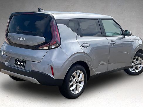 Used 2025 Kia Soul LX w/ LX Technology Package FWD image 20