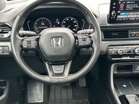 Used 2024 Honda Pilot TrailSport image 16