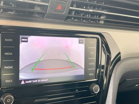 Used 2020 Volkswagen Passat 2.0T SE w/ Sunroof Package image 13