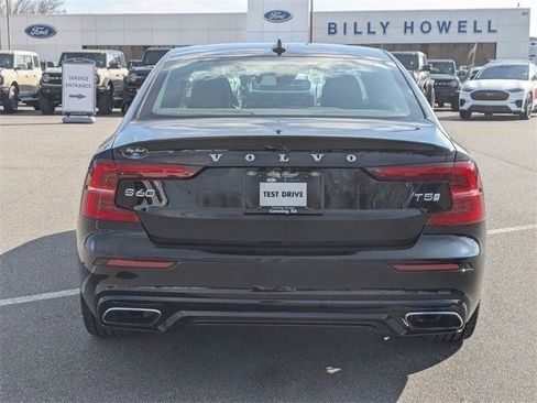 Used 2019 Volvo S60 T5 R-Design image 4