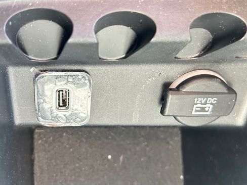 Used 2019 Jeep Cherokee Limited w/ Luxury Group AWD/4WD image 38