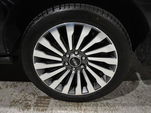 Used 2018 Lincoln Navigator L Reserve w/ Technology Package AWD/4WD image 60