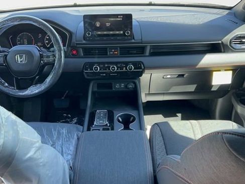 New 2025 Honda Pilot Sport image 11
