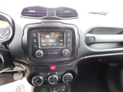 Used 2015 Jeep Renegade Latitude w/ Popular Equipment Group image 28