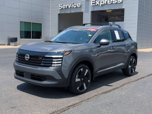 Certified 2025 Nissan Kicks SR FWD image 7