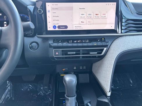 Used 2025 Toyota Camry XLE AWD/4WD image 16