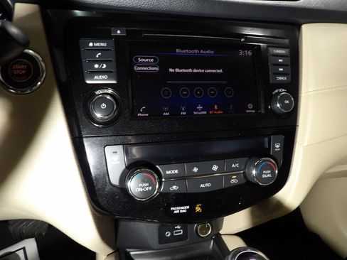 Used 2019 Nissan Rogue SV AWD/4WD image 15