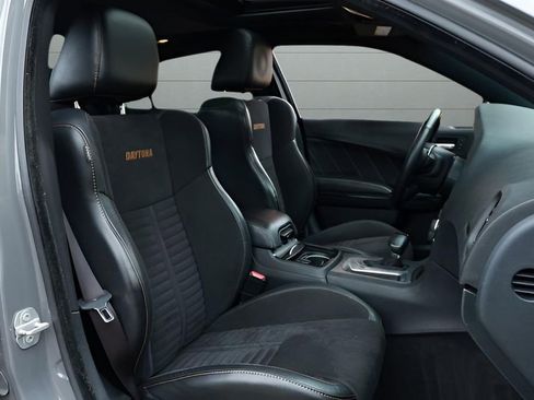 Used 2018 Dodge Charger R/T image 17