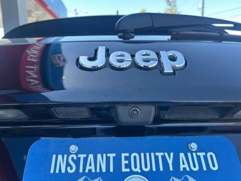 Used 2019 Jeep Cherokee Latitude w/ Popular Appearance Group AWD/4WD image 17
