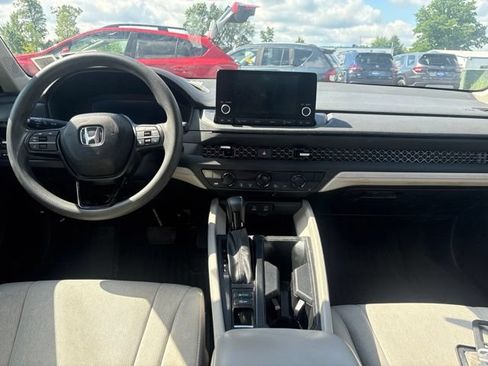 Used 2023 Honda Accord EX image 9