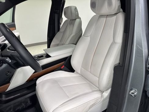 Used 2026 Cadillac Vistiq Sport w/ LPO, Floor Liner Package AWD/4WD image 15