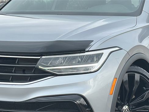 Used 2023 Volkswagen Tiguan SE R-Line image 4