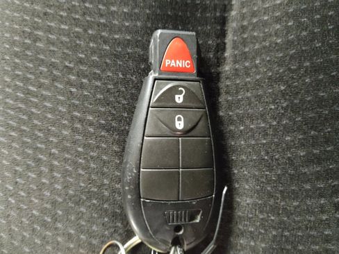 Used 2019 Dodge Grand Caravan SE FWD image 32