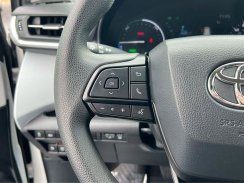 Used 2025 Toyota Sienna LE FWD image 31