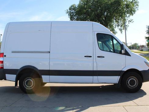 Used 2018 Mercedes-Benz Sprinter 2500 image 3