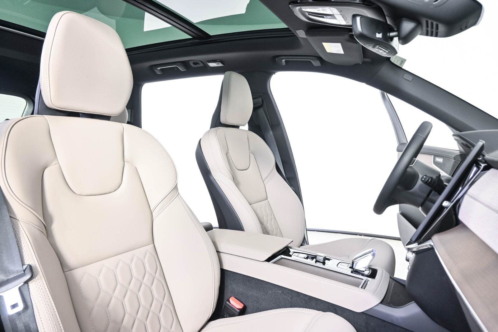 New 2026 Volvo XC90 T8 Core w/ Protection Package Premier AWD/4WD image 22