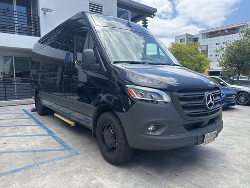 Used 2024 Mercedes-Benz Sprinter 2500 image 3