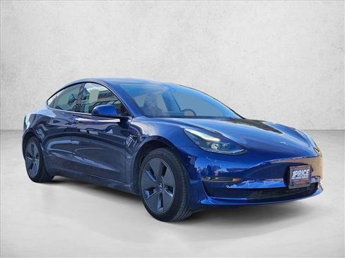 Used 2023 Tesla Model 3 Standard Range image 3