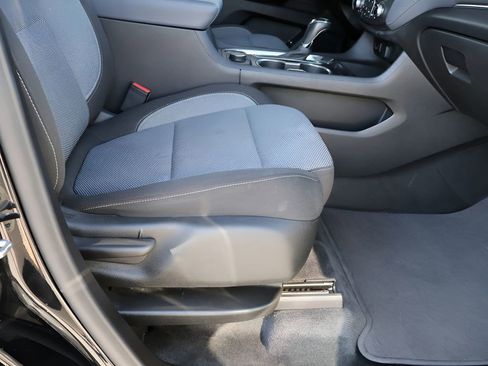 Used 2020 Chevrolet Traverse LT FWD image 12