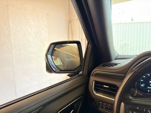 Used 2023 GMC Yukon XL SLT w/ SLT Premium Package image 46