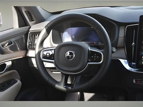 New 2026 Volvo XC90 B6 Plus w/ Protection Package Premier image 16