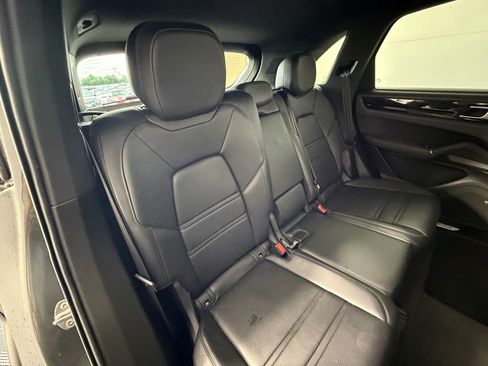 Used 2022 Porsche Cayenne AWD/4WD image 34